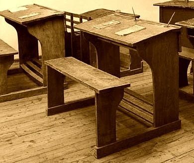 banco di legno scuola