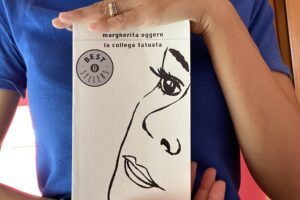 “La collega tatuata” – Margherita Oggero