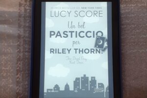 “Un bel pasticcio per Riley Thorn!” – Lucy Score