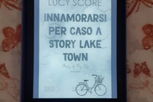 “Innamorarsi per caso a Story Lake Town” – Lucy Score