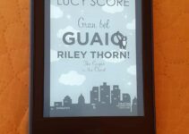 “Gran bel guaio, Riley Thorn!” – Lucy Score “Gran bel guaio, Riley Thorn!” – Lucy Score